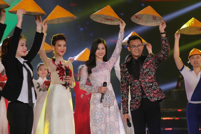 MC Đức Bảo sẽ dẫn dắt chương trình Việt Nam 2017 - Vũ khúc ánh sáng - Ảnh 12.