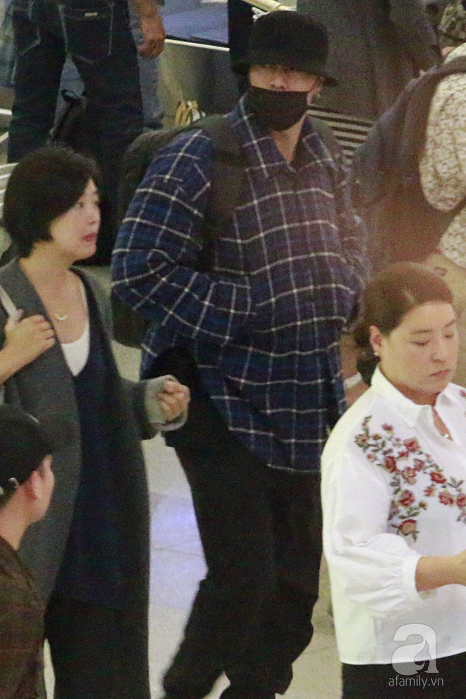 Quá nhanh quá nguy hiểm, So Ji Sub rời sân bay trong chớp nhoáng - Ảnh 2. Quá nhanh quá nguy hiểm, So Ji Sub rời sân bay trong chớp nhoáng - Ảnh 2.