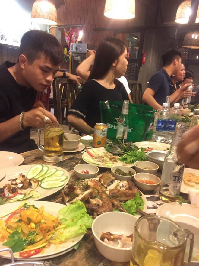 Hí hửng bí mật làm sinh nhật hoành tráng cho chồng, cô vợ trẻ bật khóc vì cái kết đắng - Ảnh 2. Hí hửng bí mật làm sinh nhật hoành tráng cho chồng, cô vợ trẻ bật khóc vì cái kết đắng - Ảnh 2.