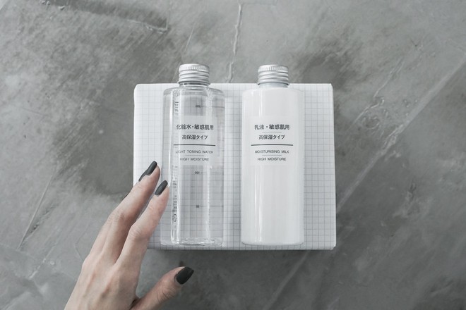 5 sản phẩm toner giá bình dân nhưng chất lượng tuyệt vời được con gái Việt mua nhiều nhất năm 2017 - Ảnh 1. 5 sản phẩm toner giá bình dân nhưng chất lượng tuyệt vời được con gái Việt mua nhiều nhất năm 2017 - Ảnh 1.