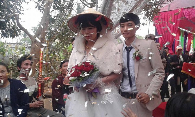 cô dâu hơn chú rể gần hai giáp, đám cưới, mạng xã hội