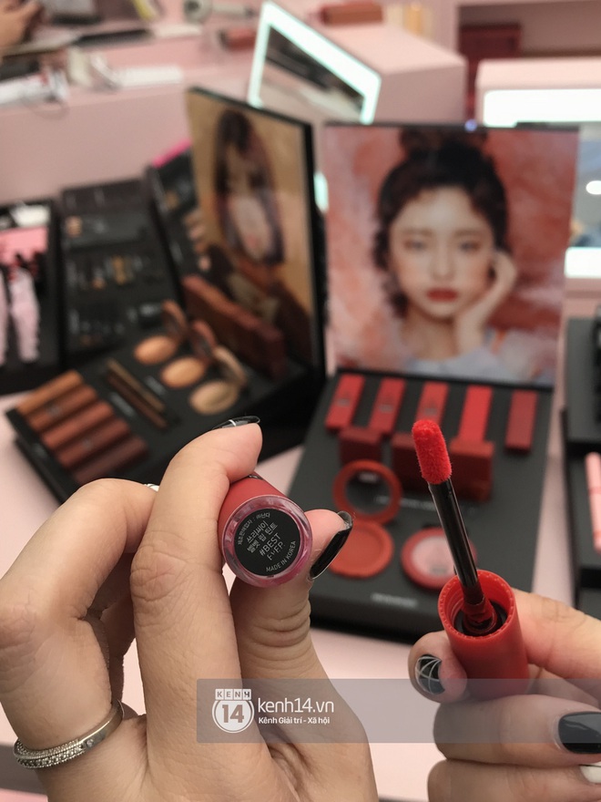 Clip nóng bỏng tay: Swatch cận cảnh loạt màu son 3CE Velvet Lip Tint đang gây sốt - Ảnh 16. Clip nóng bỏng tay: Swatch cận cảnh loạt màu son 3CE Velvet Lip Tint đang gây sốt - Ảnh 16.