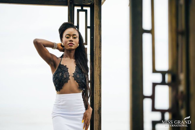 Lỗi thời trang của dàn thí sinh Miss Grand International: Người khoe hai lưng, người diện đầm như đồ cũ 10 năm trước - Ảnh 5. Lỗi thời trang của dàn thí sinh Miss Grand International: Người khoe hai lưng, người diện đầm như đồ cũ 10 năm trước - Ảnh 5.