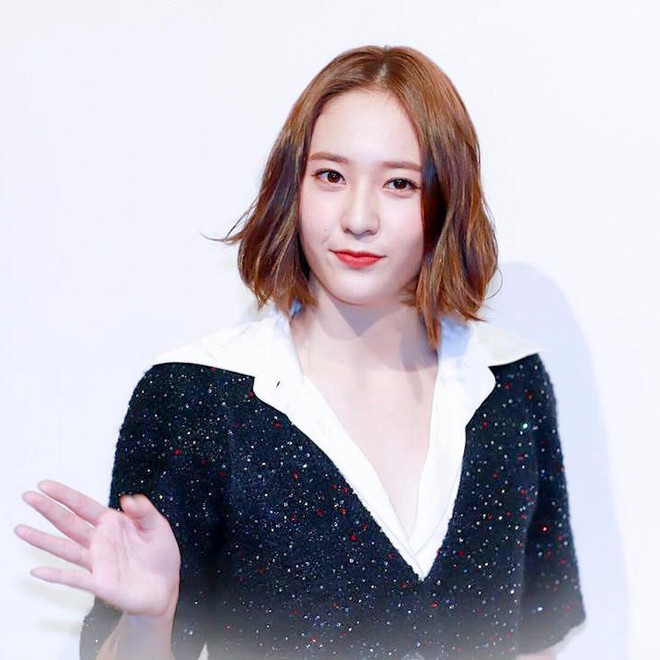 Nàng nào cắt tóc cũng xinh lên, do Krystal đen thôi, chứ đỏ thì quên đi - Ảnh 6. Nàng nào cắt tóc cũng xinh lên, do Krystal đen thôi, chứ đỏ thì quên đi - Ảnh 6.