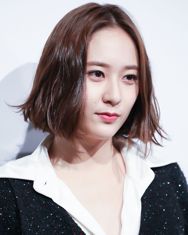 Nàng nào cắt tóc cũng xinh lên, do Krystal đen thôi, chứ đỏ thì quên đi - Ảnh 5. Nàng nào cắt tóc cũng xinh lên, do Krystal đen thôi, chứ đỏ thì quên đi - Ảnh 5.