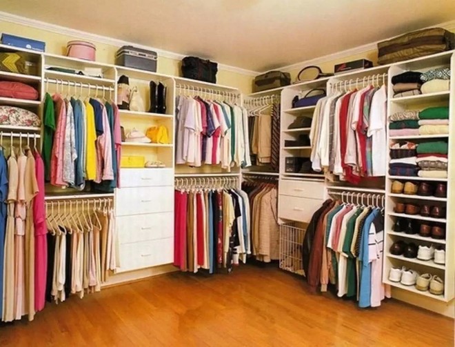 Học ngay 20 cách sắp xếp tủ quần áo nhìn đẹp như ở cửa hàng thời trang - Ảnh 8.