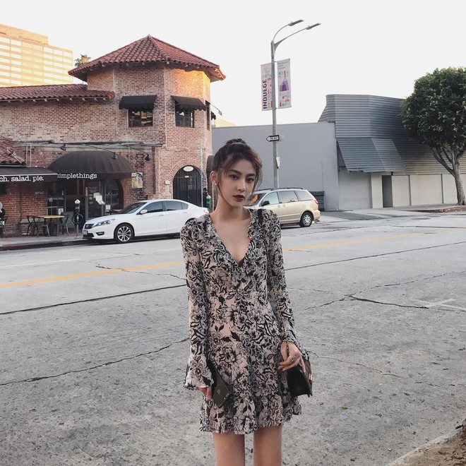 Xem street style Châu Á để xem cách mặc đồ hoa hòe hoa sói trong ngày hè oi ả - Ảnh 11.