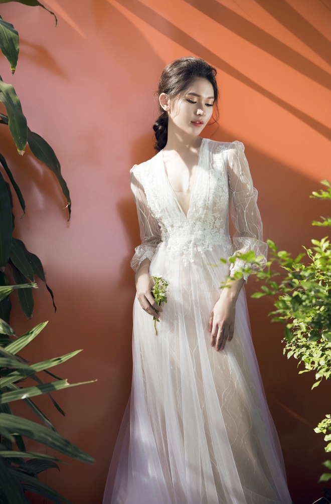 Á hậu Thùy Dung như nàng công chúa yêu kiều trong loạt váy trắng tinh - Ảnh 5.