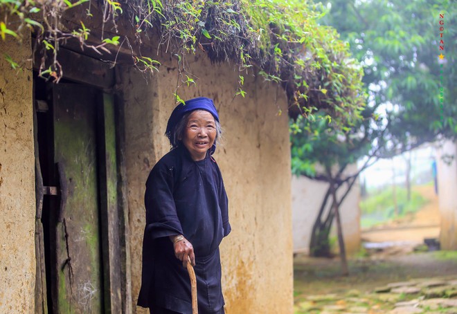 Kỳ lạ phụ nữ ở một dân tộc thiểu số Việt Nam: Ăn cơm đứng, nếu chửa hoang phải sinh con trong rừng - Ảnh 7.