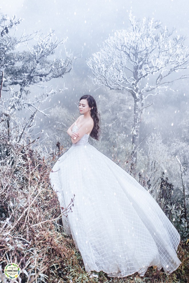 Trọn bộ ảnh cưới vai trần trong băng tuyết của cặp đôi Hà Nội tại Sapa khiến MXH xuýt xoa vì lạnh quá! - Ảnh 3.