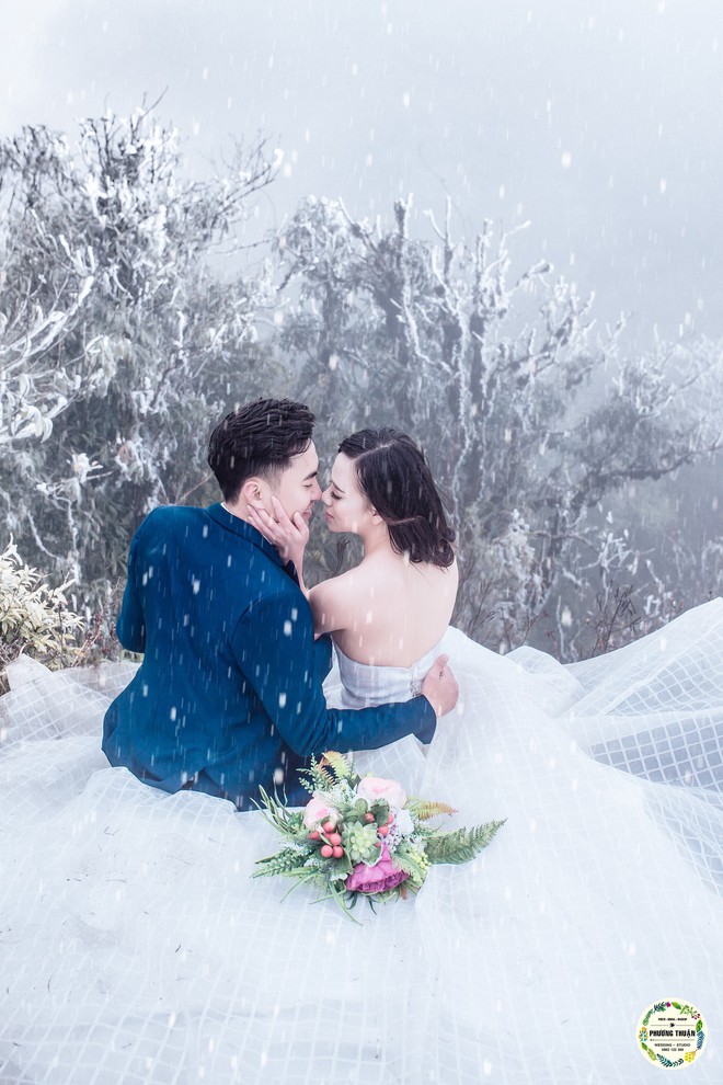 Trọn bộ ảnh cưới vai trần trong băng tuyết của cặp đôi Hà Nội tại Sapa khiến MXH xuýt xoa vì lạnh quá! - Ảnh 6.