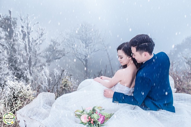 Trọn bộ ảnh cưới vai trần trong băng tuyết của cặp đôi Hà Nội tại Sapa khiến MXH xuýt xoa vì lạnh quá! - Ảnh 2.