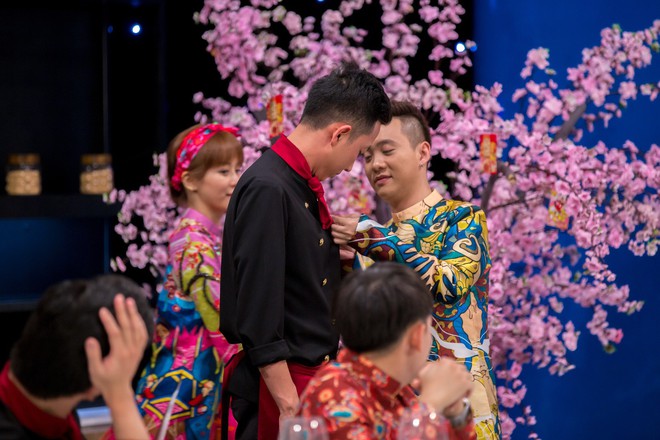Cuộc chiến mỹ vị: Nhận là họ hàng nhưng đầu bếp Vũ Dino không nhớ nổi tên hit của JustaTee - Ảnh 13.