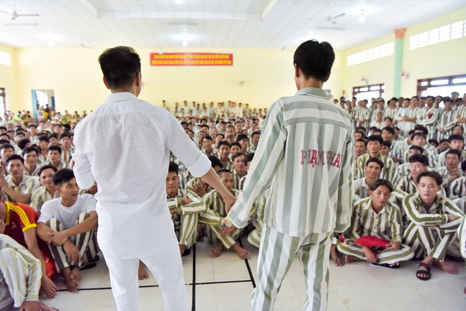 Không ai như Đàm Vĩnh Hưng: Dành ngày Valentine để hát cho các phạm nhân  - Ảnh 4.