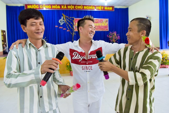Không ai như Đàm Vĩnh Hưng: Dành ngày Valentine để hát cho các phạm nhân  - Ảnh 2.