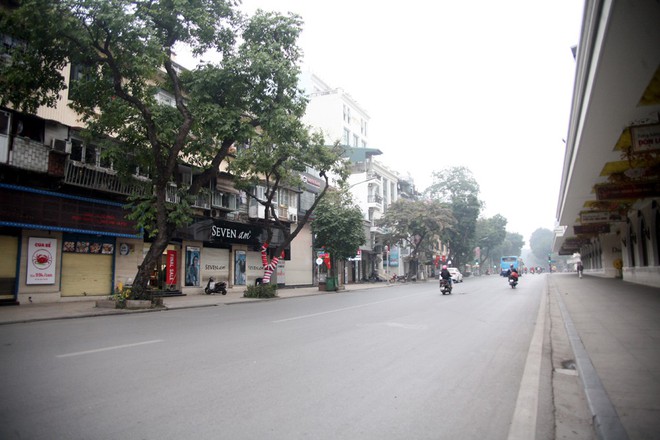 Sáng 29 Tết, nhiều tuyến phố Hà Nội đã vắng bóng người qua lại - Ảnh 13.