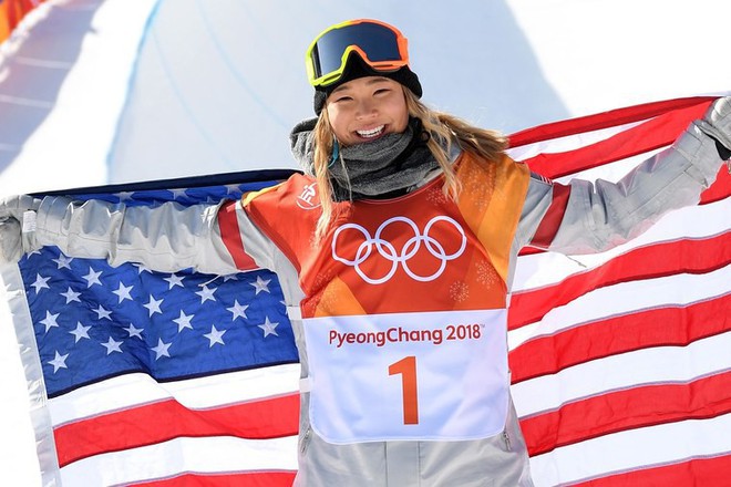 Giành HCV Olympic 2018, người hùng nước Mỹ Chloe Kim cố nén khóc khi lên nhận giải vì không muốn... làm hỏng đường kẻ mắt - Ảnh 1.