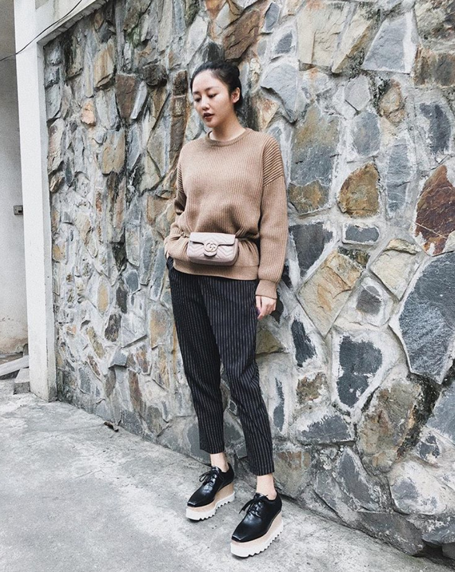 Lên đồ biểu diễn có vẻ hơi già, nhưng street style ngày thường của cô nàng tuổi Tuất - Văn Mai Hương lại trẻ trung hết sảy - Ảnh 9.