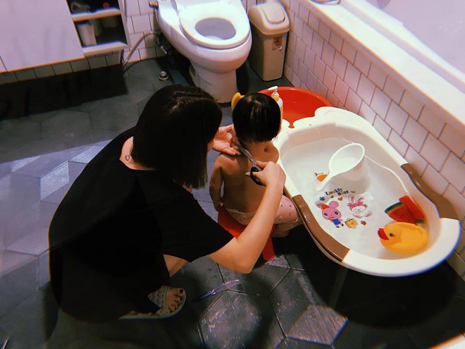 Hội hot mom lại hớn hở khoe ảnh hậu Tết: người sang chảnh ngút ngàn, người mệt nhoài vì chăm con - Ảnh 12.