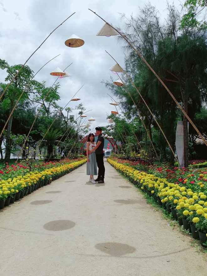 Gái ế trong hội bạn thân bị dân mạng thương xót vì sinh nhật mình mà phải làm chân osin phục vụ các cặp diễn cảnh hạnh phúc - Ảnh 5.