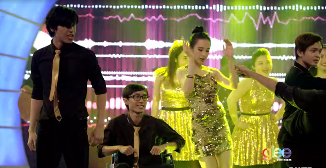 Dù mang bụng bầu, Angela Phương Trinh vẫn nhảy cực sung quên trời đất - Ảnh 2.