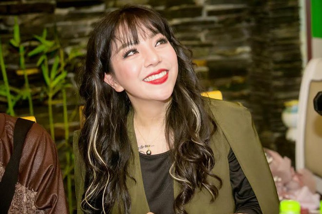 Quán quân Sao Mai Minh Chuyên lấy nước mắt khán giả với MV nghẹn ngào về mẹ - Ảnh 2.