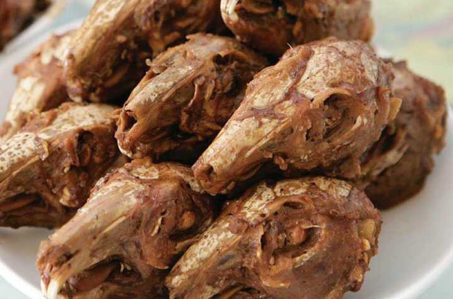 Chuột bao tử ăn sống, gà khô để nguyên lông là 2 trong 5 món ăn kỳ quái nhất Trung Quốc, người phàm ăn nhất cũng ái ngại - Ảnh 6.
