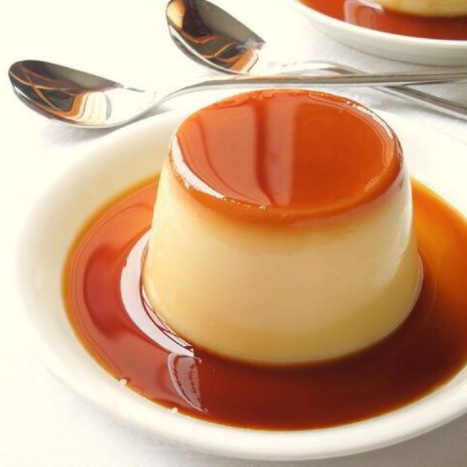 Biết vài nguyên tắc này, bánh flan sẽ mịn màng như da em bé, chẳng lo rỗ mặt - Ảnh 1.