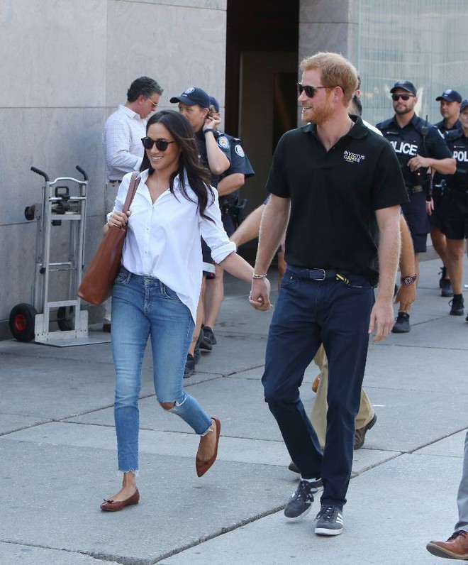 Chuẩn bị trở thành Tân công nương vậy mà không ít lần Meghan Markle phá vỡ quy tắc thời trang của Hoàng gia Anh - Ảnh 6.