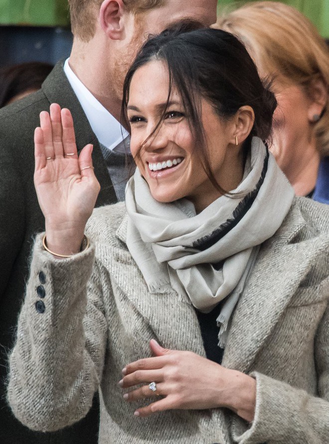 Chuẩn bị trở thành Tân công nương vậy mà không ít lần Meghan Markle phá vỡ quy tắc thời trang của Hoàng gia Anh - Ảnh 12.