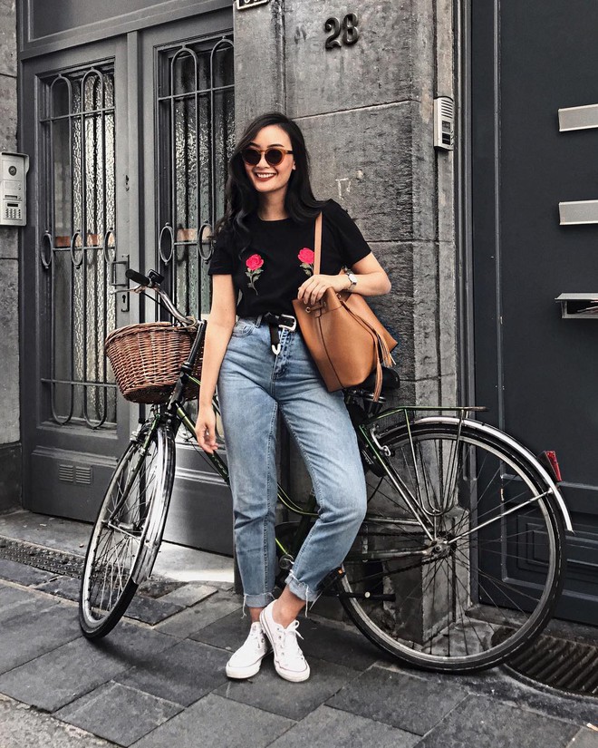 Sơmi cách điệu + quần jeans: quý cô châu Á đang khởi động mùa hè bằng combo điệu đà mà năng động này - Ảnh 12.