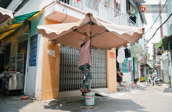 Cô bán cơm dễ thương hết sức ở Sài Gòn: 10 ngàn cũng bán, khách nhiêu tiền cũng có cơm ăn” - Ảnh 15.