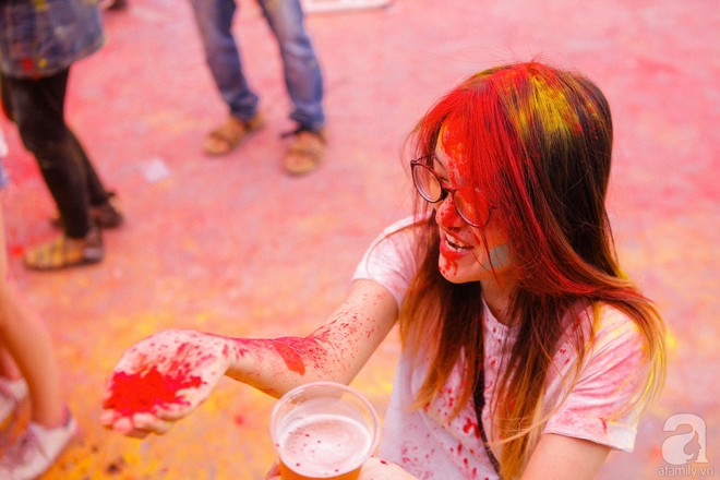 Trải nghiệm ngày Chủ nhật rực sắc màu với Lễ hội Happy Holi ngay giữa Thủ đô - Ảnh 13.