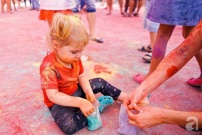 Trải nghiệm ngày Chủ nhật rực sắc màu với Lễ hội Happy Holi ngay giữa Thủ đô - Ảnh 9.