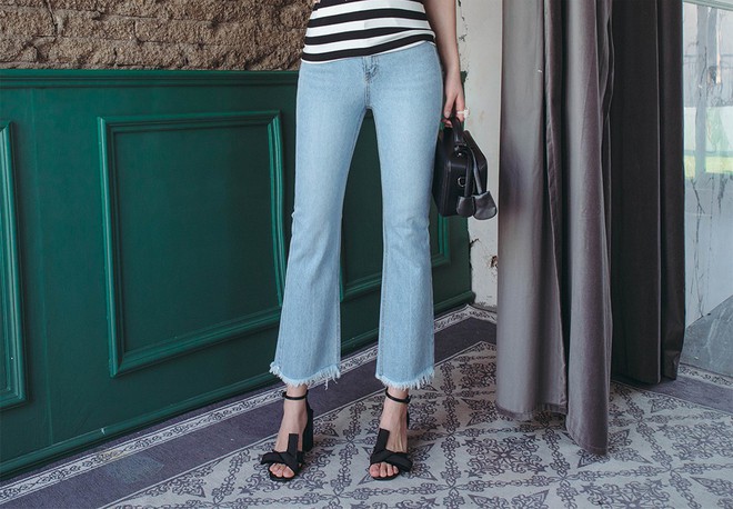 4 lưu ý giúp bạn diện quần jeans ống vẩy max đẹp - Ảnh 1.