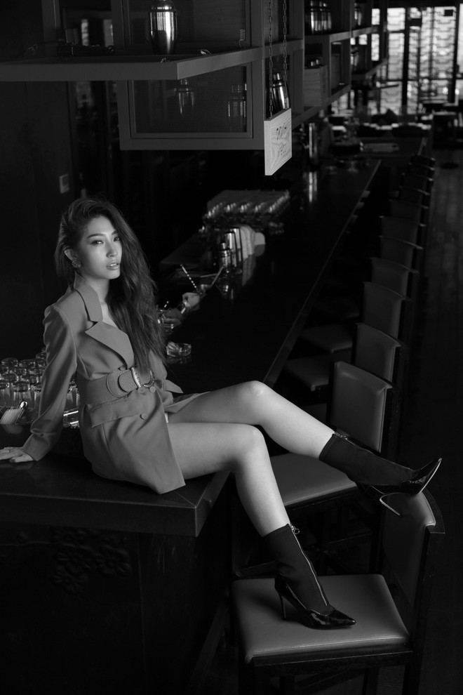 Khổng Tú Quỳnh lột xác gợi cảm lần đầu bắt tay cùng rapper hàng đầu underground - Ảnh 7. Khổng Tú Quỳnh lột xác gợi cảm lần đầu bắt tay cùng rapper hàng đầu underground - Ảnh 7.