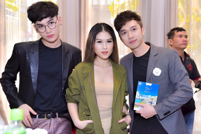 Bỏ 100 triệu mua Album, Dương Triệu Vũ được Đàm Vĩnh Hưng hôn má - Ảnh 10.