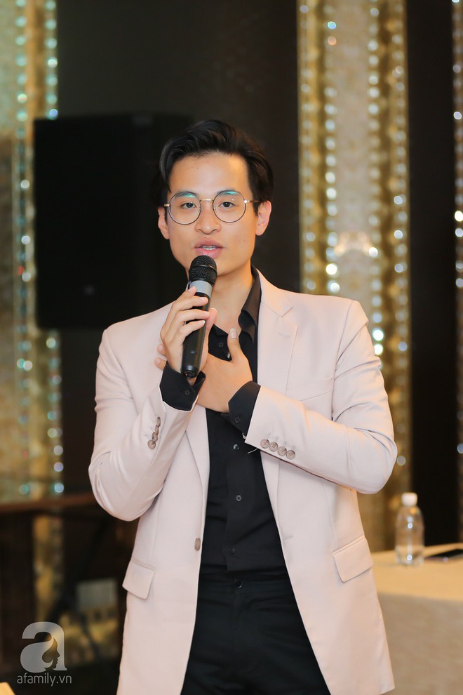 Hà Anh Tuấn hào hứng cùng thế hệ đàn em hát cho sinh viên giữa phố đi bộ - Ảnh 3.