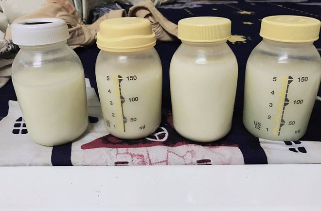 Kinh nghiệm kích sữa từ lúc chỉ láng đáy bình cho đến khi đủ sữa cho 2 bé sinh đôi bú cùng lúc - Ảnh 2.