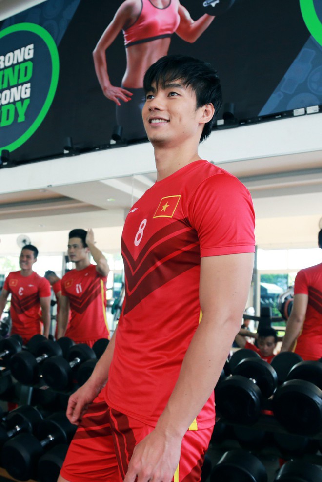 Nhan Phúc Vinh hạnh phúc vì được đóng phim cùng chính thần tượng bóng đá - Ảnh 7.