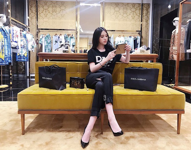 Phong cách khoe hàng hiệu của Hội con nhà giàu Việt tựu chung đều theo 4 gạch đầu dòng này - Ảnh 6.