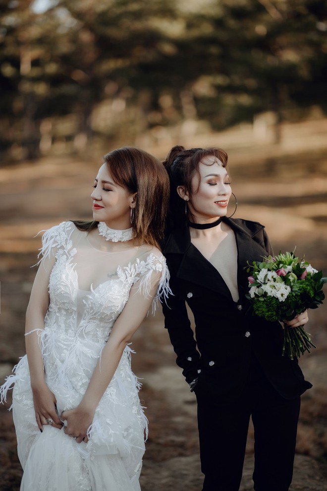 Phía sau bộ ảnh “hai cô gái tóc dài xinh đẹp hôn nhau” cảm xúc đến nghẹt thở là chuyện tình 7 năm vượt qua giông bão - Ảnh 12.