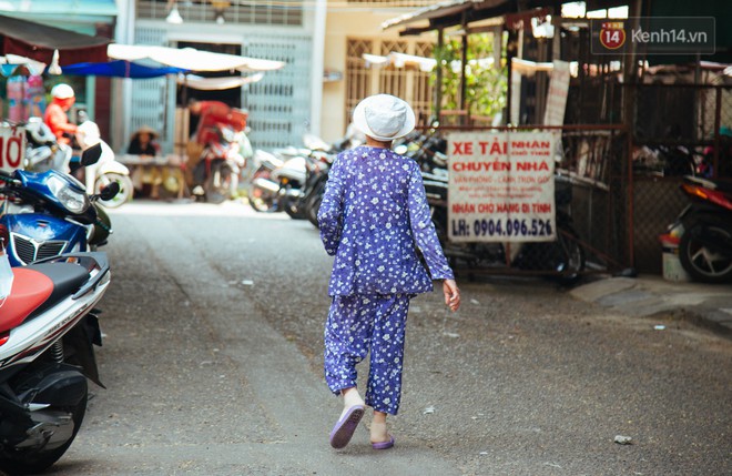 Chuyện chưa kể về bà Tám bán ca cao bánh mỳ độc nhất ở Sài Gòn: 30 năm nuôi chồng mù và 3 con thơ - Ảnh 12.