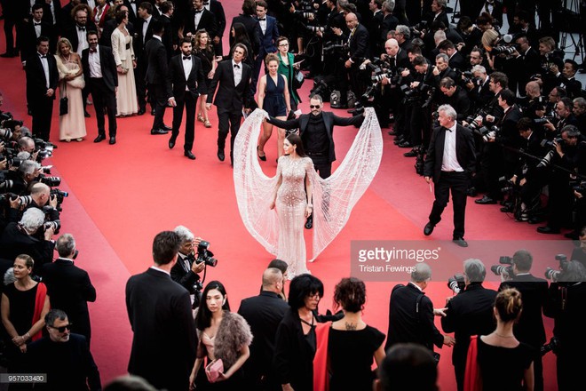 Thảm đỏ LHP Cannes ngày 3: Không có Phạm Băng Băng, mỹ nhân Thái Lan trở thành ngôi sao Châu Á thống trị thảm đỏ Cannes - Ảnh 3. Thảm đỏ LHP Cannes ngày 3: Không có Phạm Băng Băng, mỹ nhân Thái Lan trở thành ngôi sao Châu Á thống trị thảm đỏ Cannes - Ảnh 3.