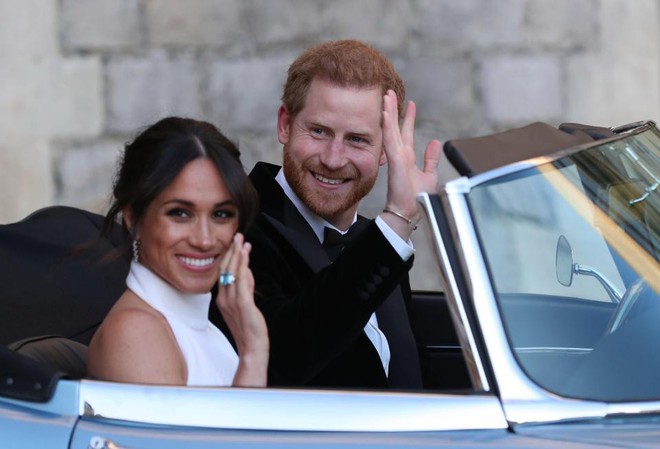 Là cô dâu Hoàng gia, bằng cách này  Meghan Markle đã tuân thủ 4 quy tắc mà các cô dâu phương Tây đều làm khi về nhà chồng - Ảnh 10.