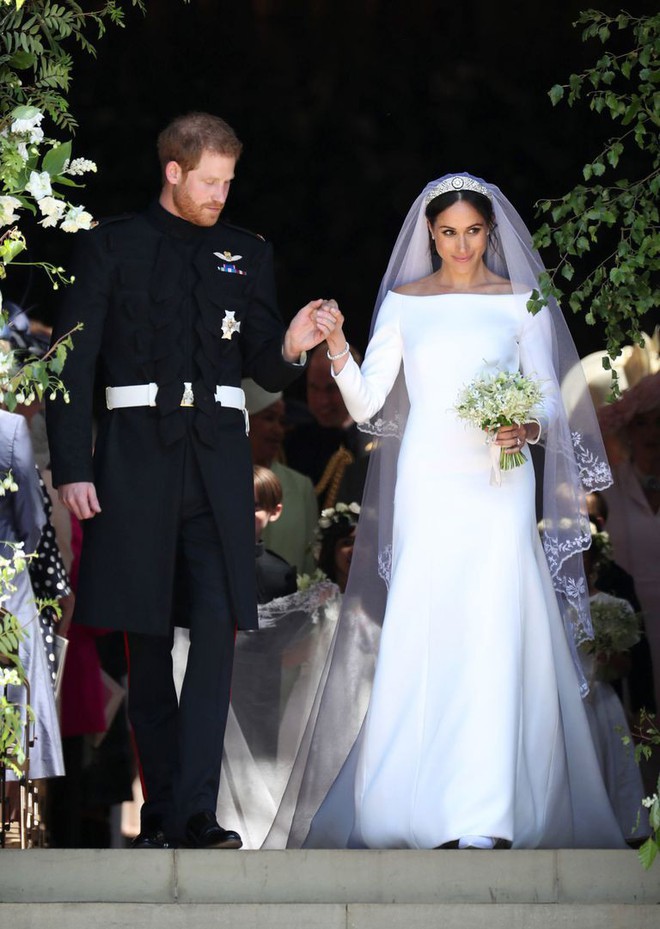 Váy cưới của Meghan Markle trong hôn lễ với người chồng đầu và váy cưới hiện tại: cả một sự lên đời ngoạn mục - Ảnh 1. Váy cưới của Meghan Markle trong hôn lễ với người chồng đầu và váy cưới hiện tại: cả một sự lên đời ngoạn mục - Ảnh 1.