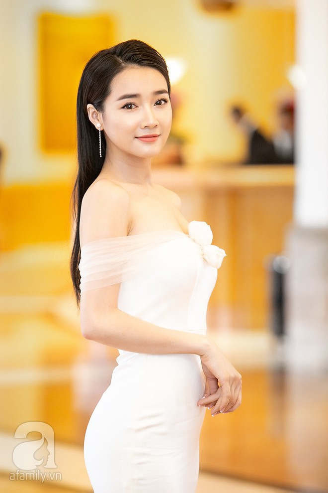 Nhã Phương khoe vóc dáng siêu mỏng vì giảm 4kg, khóc rất nhiều khi bị ép cắt tóc ngắn - Ảnh 3.