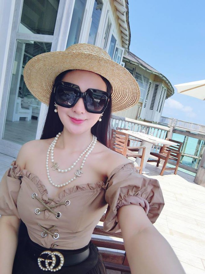 Cứ nói mãi về Ngọc Trinh hay Hà Hồ, ai ngờ showbiz Việt còn có người đẹp này cũng là tay chơi hàng hiệu đáng gờm - Ảnh 10.