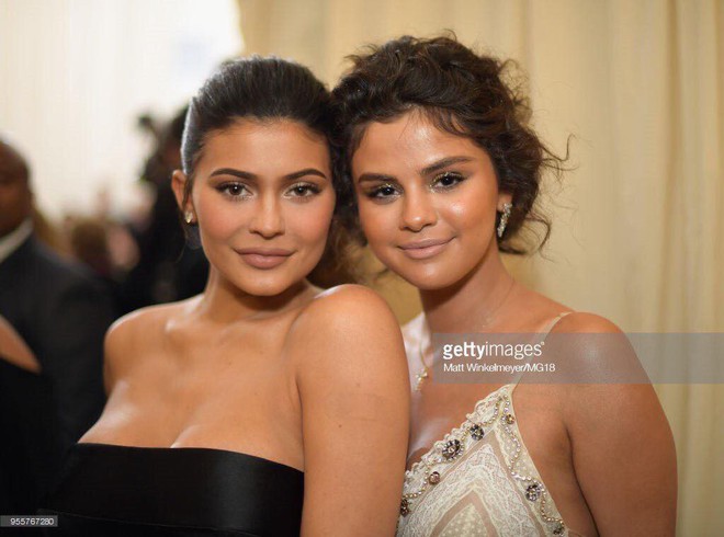 Cận cảnh vẻ kém sắc của Selena Gomez tại Met Gala: Vừa béo vừa nhợt nhạt thua xa các mỹ nhân khác - Ảnh 7.