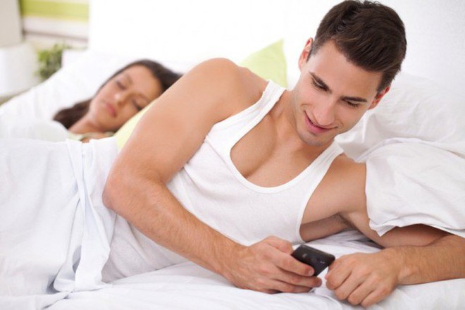 Câu hỏi chị em cứ hay thắc mắc: Tại sao đàn ông ngoại tình nhưng vẫn không muốn bỏ vợ? Thì ra lý do là đây - Ảnh 1.
